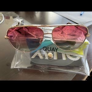 NWT- Quay Gold and Coral sunglasses